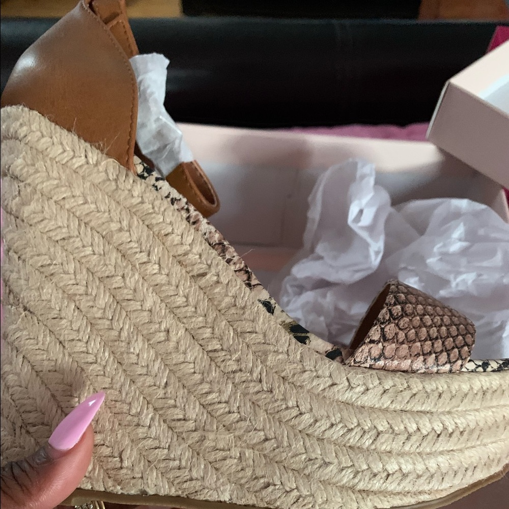 Sandal heel platforms